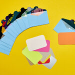 Doosje met enveloppen en kaartjes | oude posters